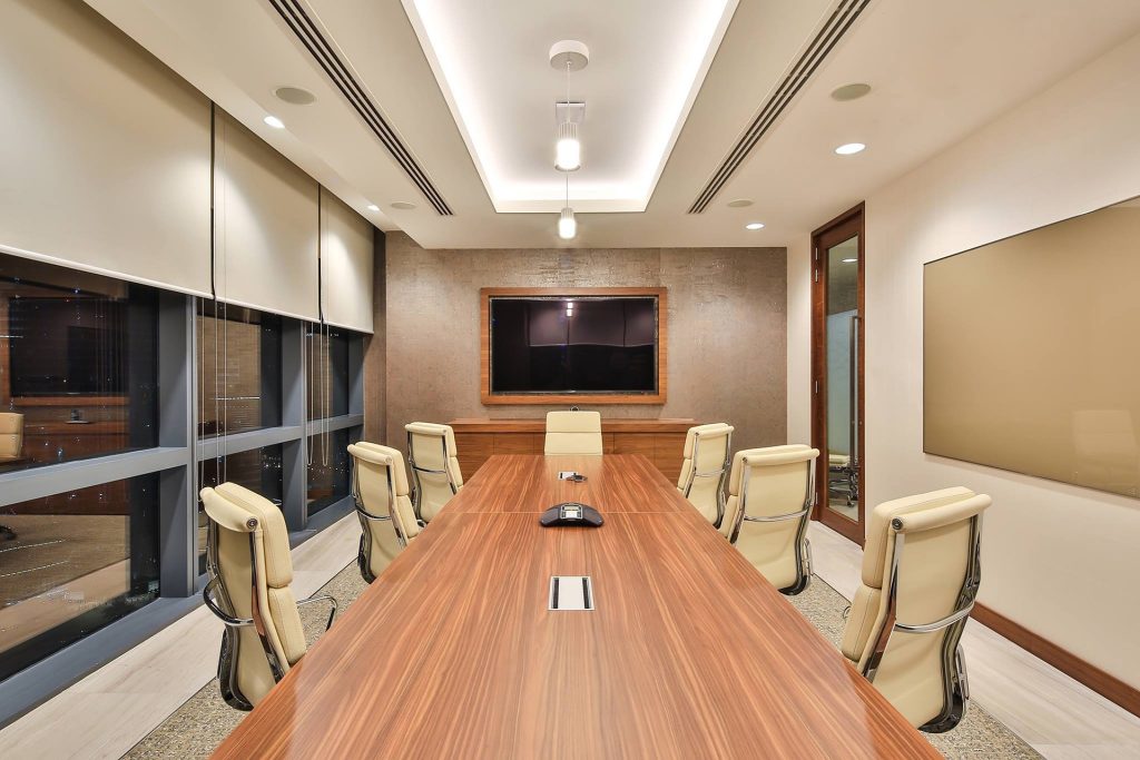 directional gimbal recessed lighting fixtures in a conference room