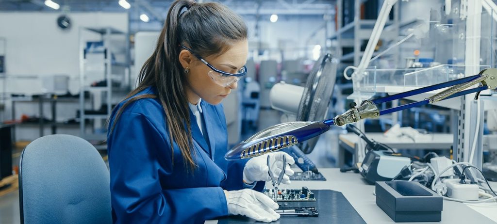 girl working with magnifying task light