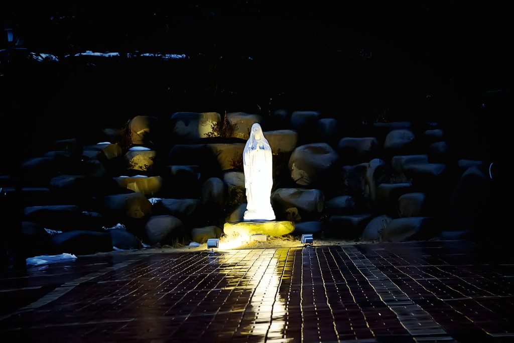 front lighting of a statue