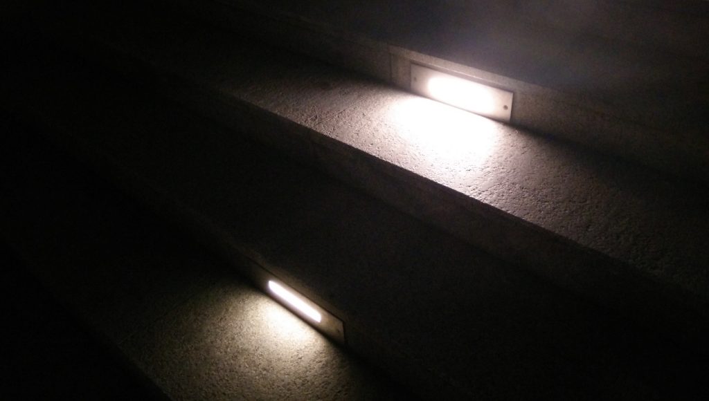 step and stair lights