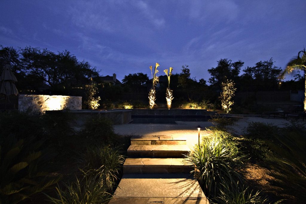landscape backyard accent lighting