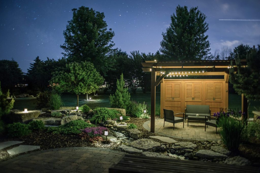 landscape backyard lighting