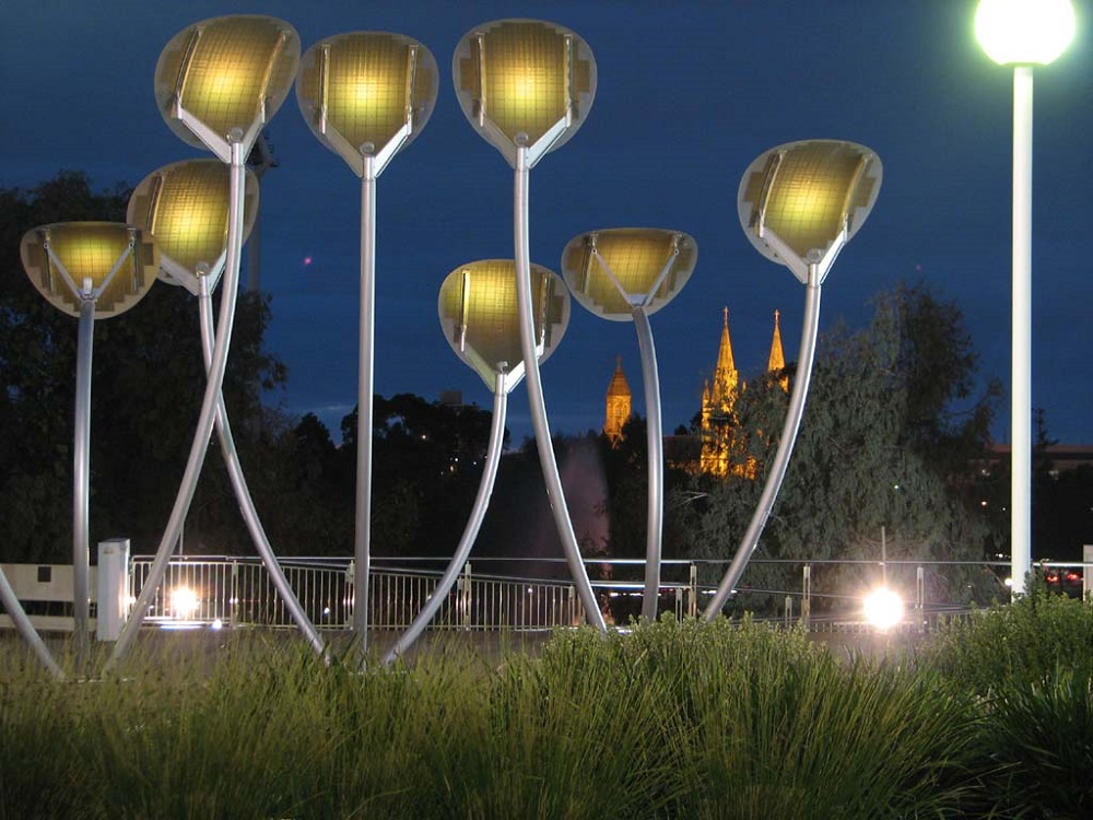 solar powered yard lighting
