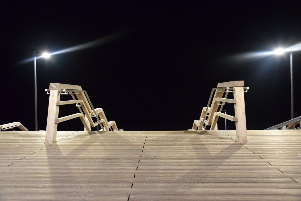 landscape flood lighting on stairs