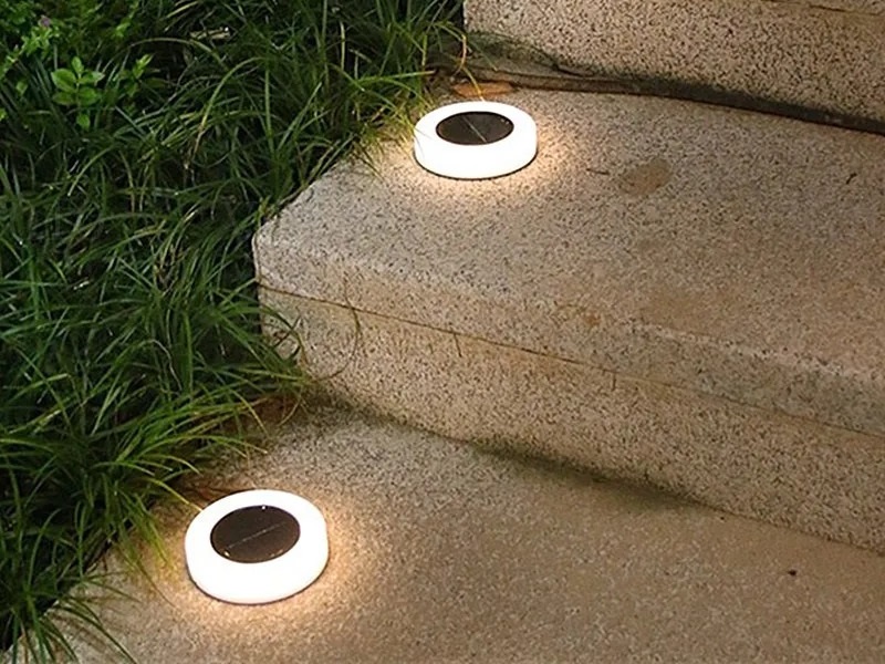 in-ground well lighting on the stairs