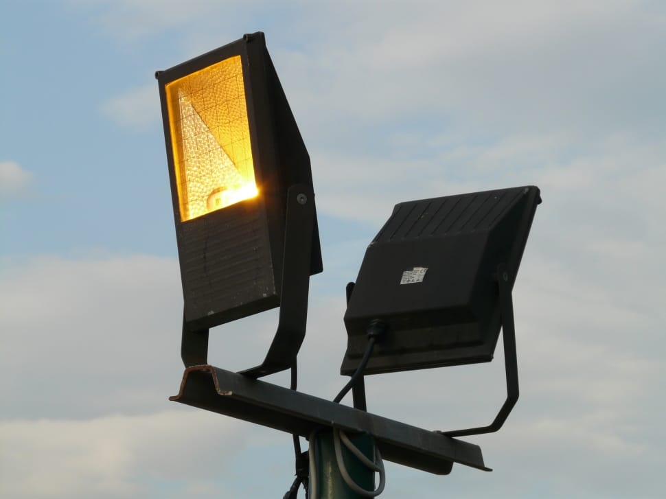 outdoor halogen flood lights