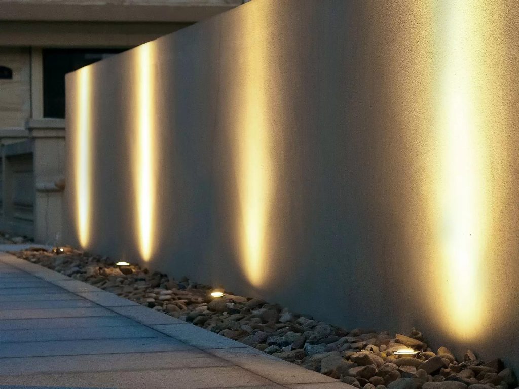 landscape accent lighting for fence