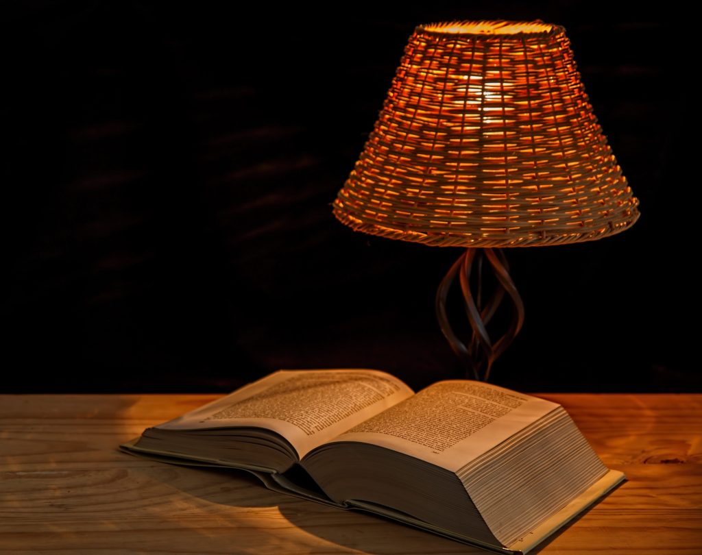 desk and table lamps for book
