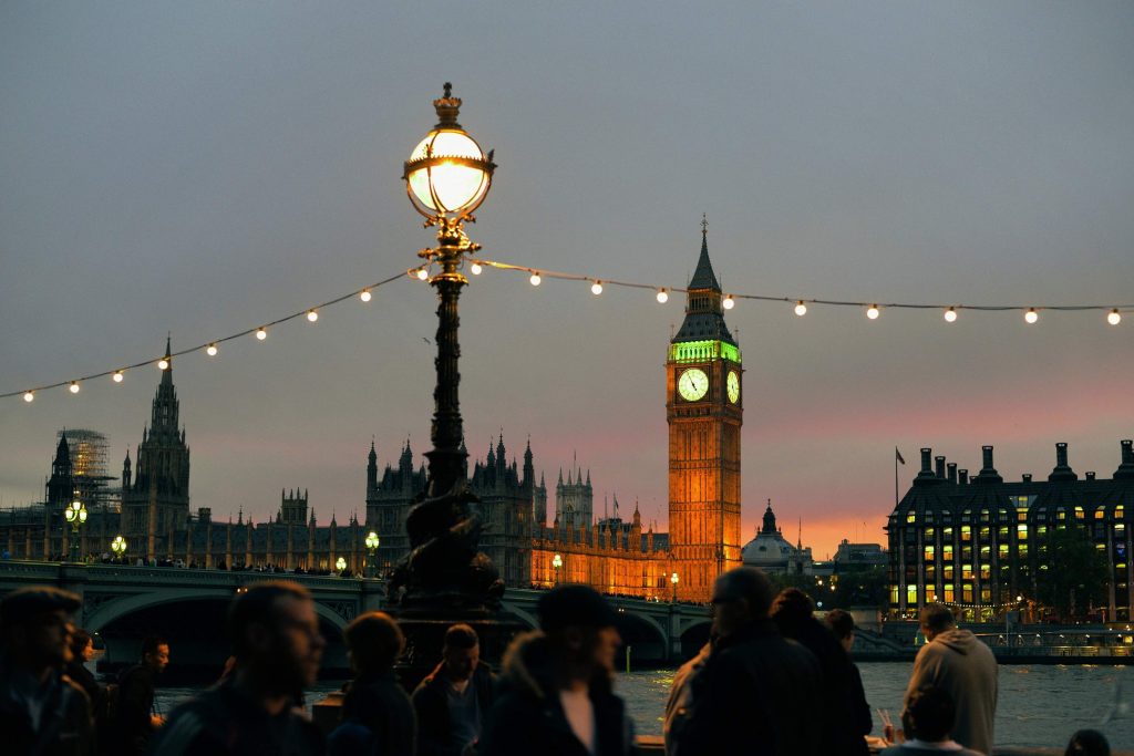 landscape string task lighting; how far apart should outdoor string lights be