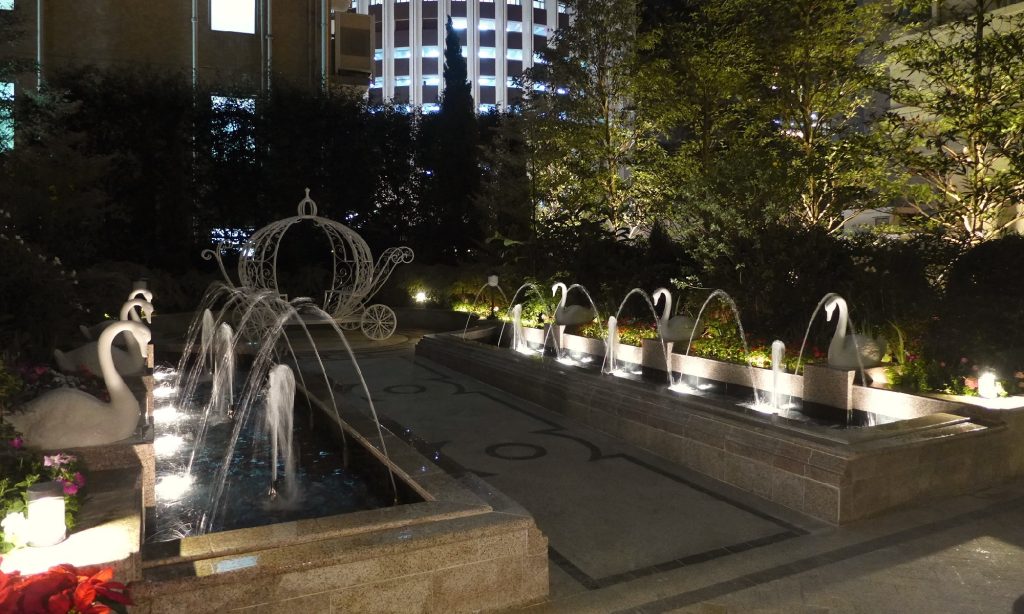 landscape water accent lighting