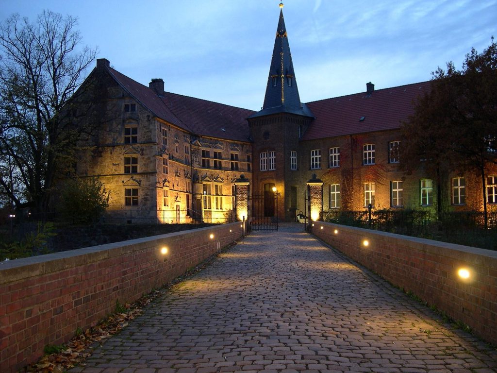 low-voltage landscape guiding lights; what is the most common type of landscape lighting