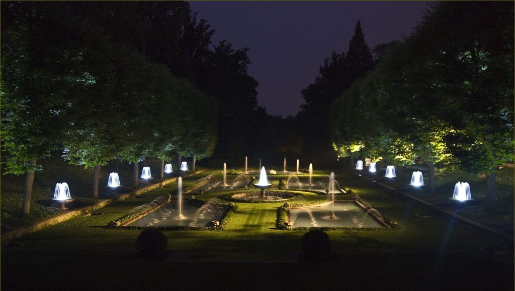low-voltage landscape guiding lights; what is the most common type of landscape lighting