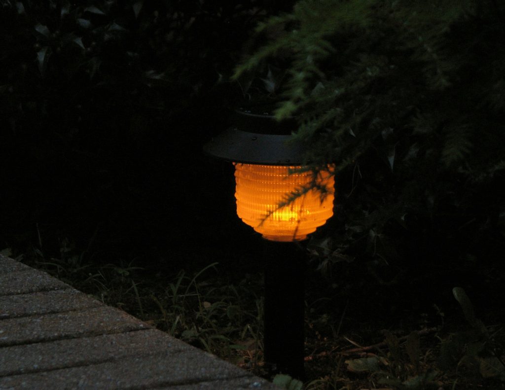 outdoor solar lights for yard
