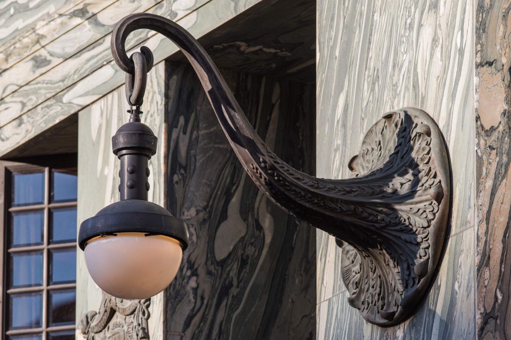 lantern-type outdoor lights