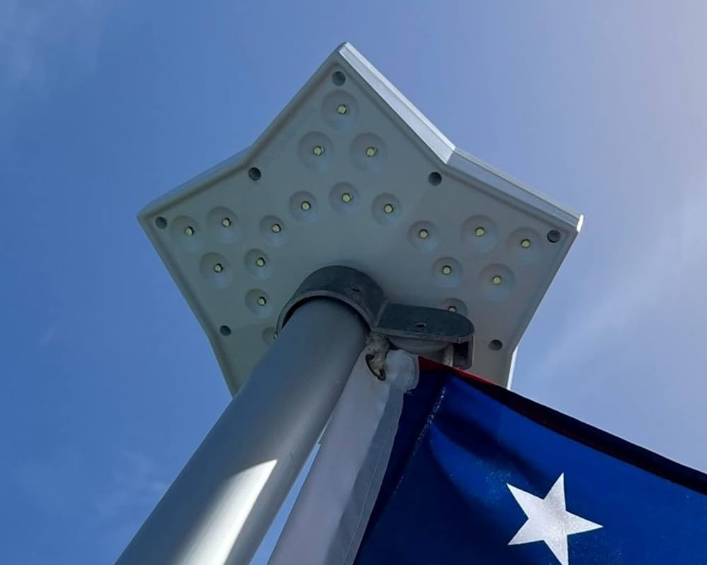 portable outdoor light on pole