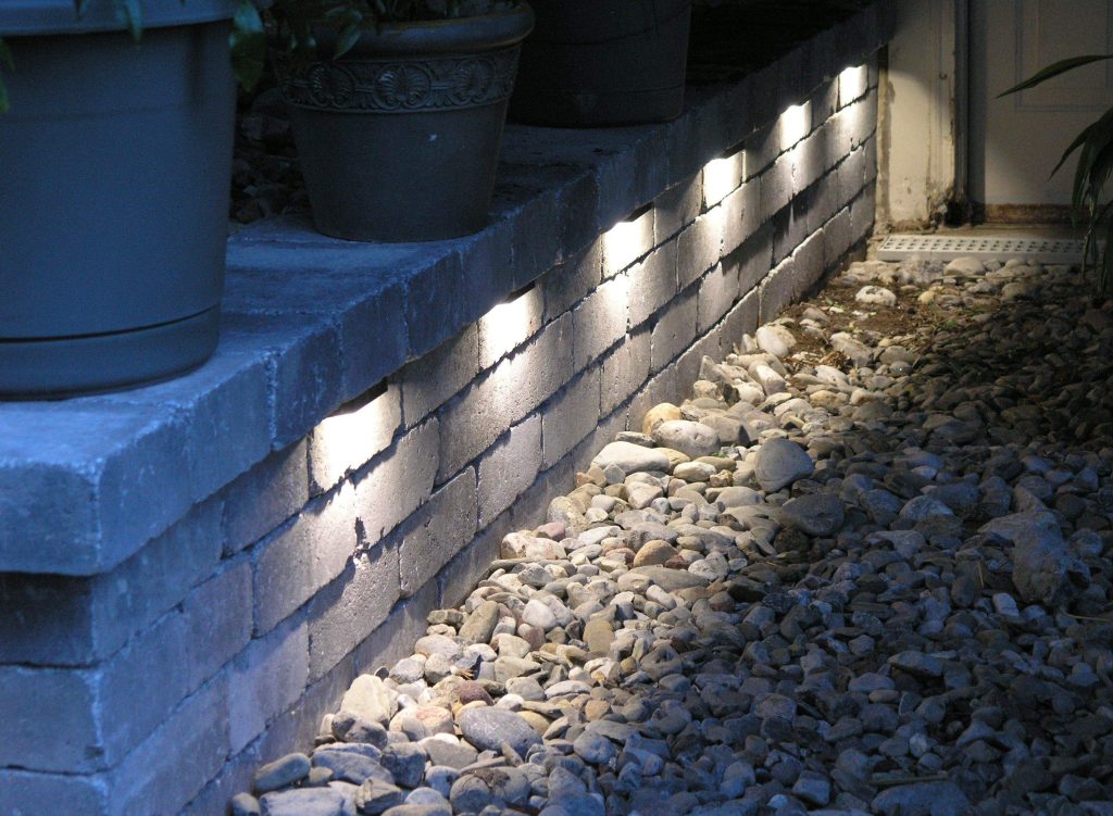 retaining wall cap lights