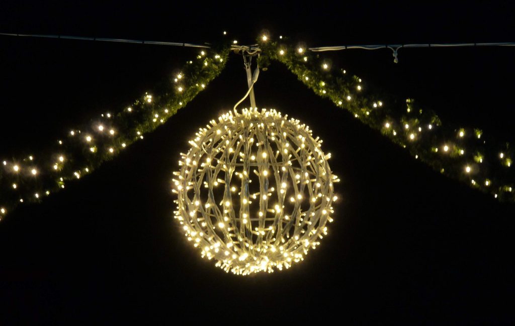 hanging string lights; do string lights get hot