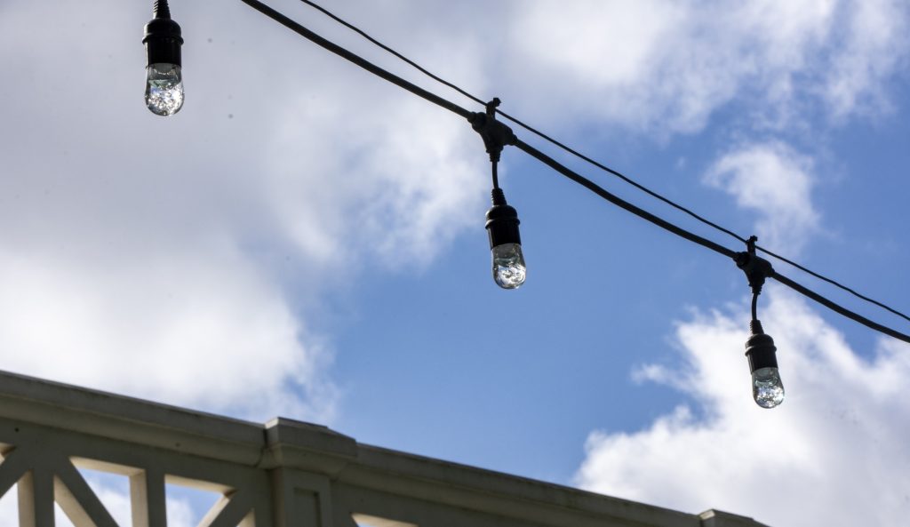 string waterproof lights; do string lights need a guide wire