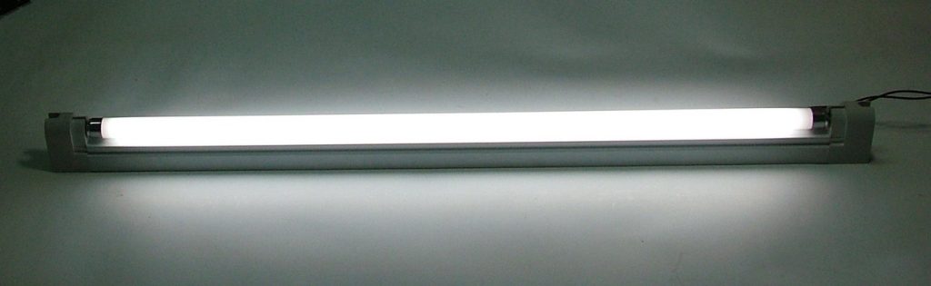 fluorescent lamp; do fluorescent strip lights use a lot of electricity
