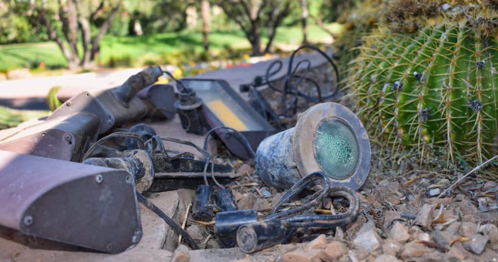 repairing the landscape lighting wire; how to repair the landscape lighting wire